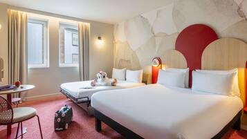 Habitación Confort, 1 cama de matrimonio con sofá cama | Sistema de insonorización y tabla de planchar con plancha