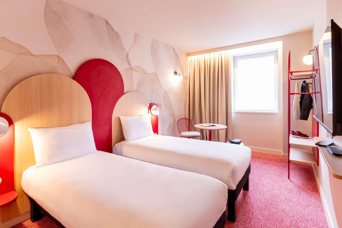Soundproofing, iron/ironing board, free cribs/infant beds, free WiFi