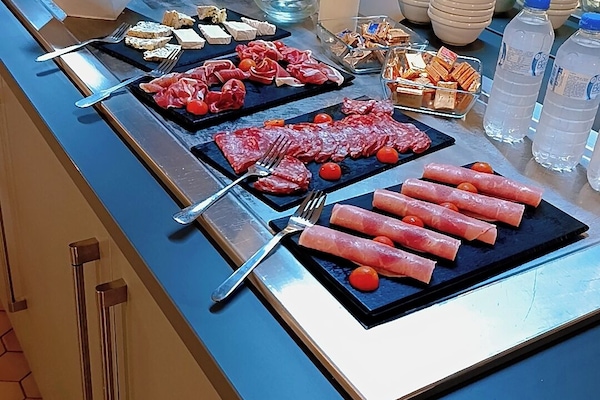 Daily buffet breakfast for a fee