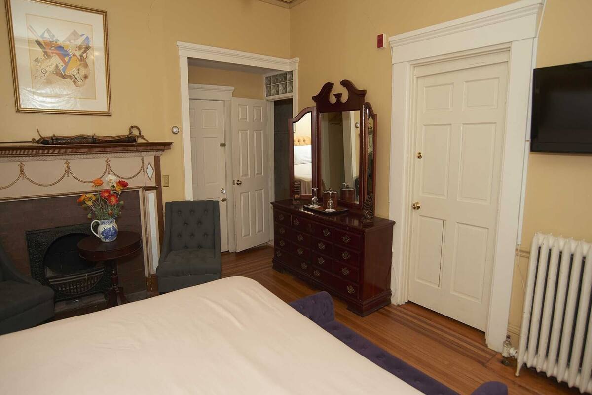 Standard Double Room, Ensuite (The House 1 King (pet fri)