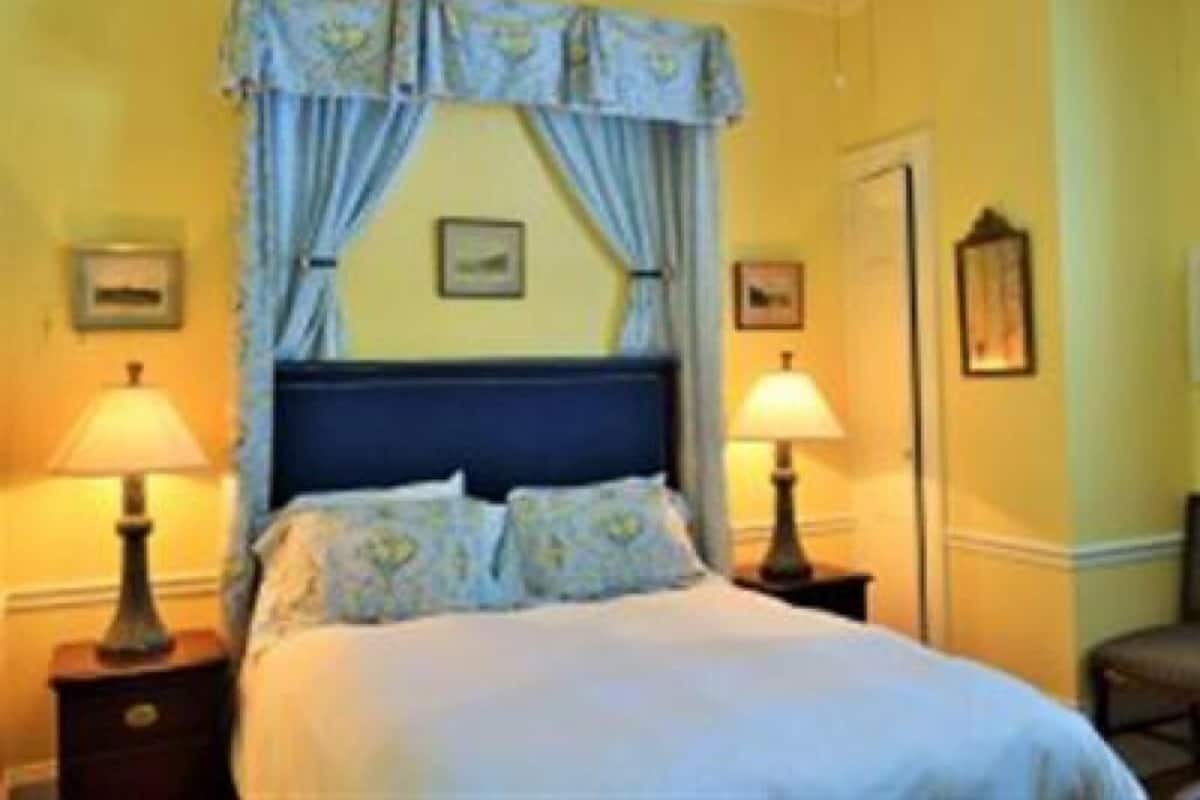 Standard Double Room, Ensuite (The Manor 113 Queen (no p)