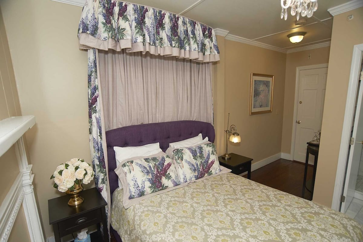 Standard Double Room, Ensuite (The Manor 115 Queen (no p)