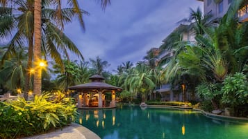 Outdoor pool, pool loungers