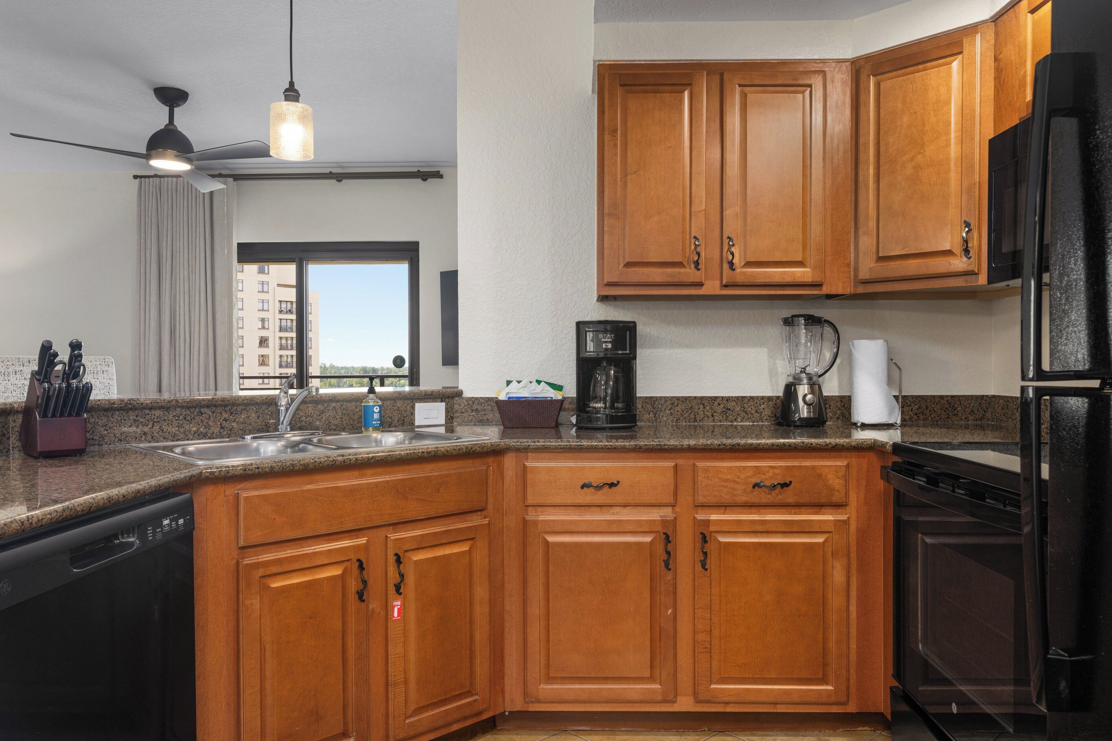suite, 3 bedrooms | shared kitchen | full-sized fridge, microwave, oven, stovetop