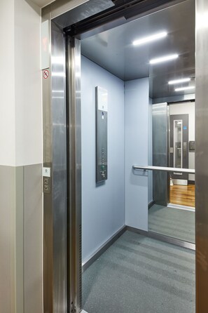 Building design - St Christopher's Village, London Bridge - Hostel (London)