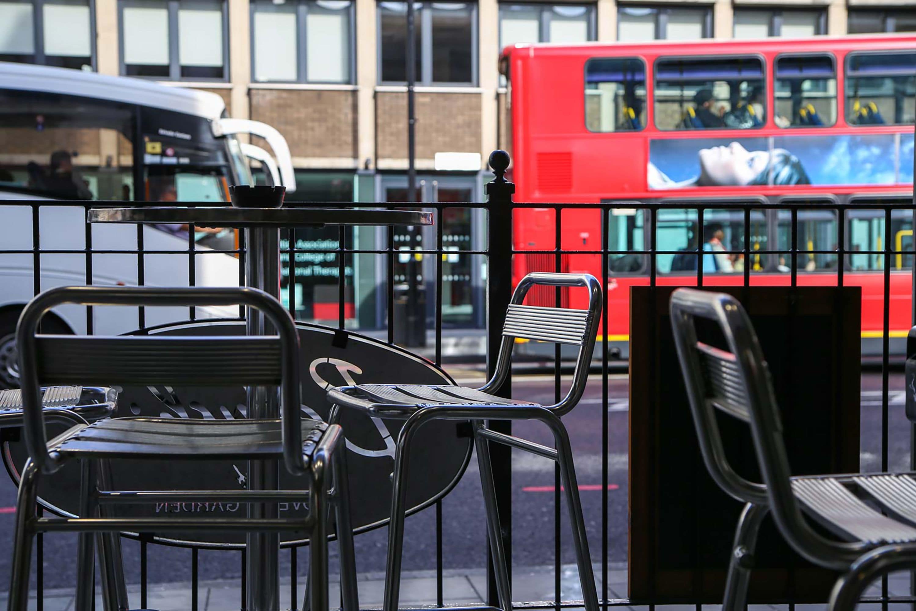 تقديم الإفطار والغداء والعشاء