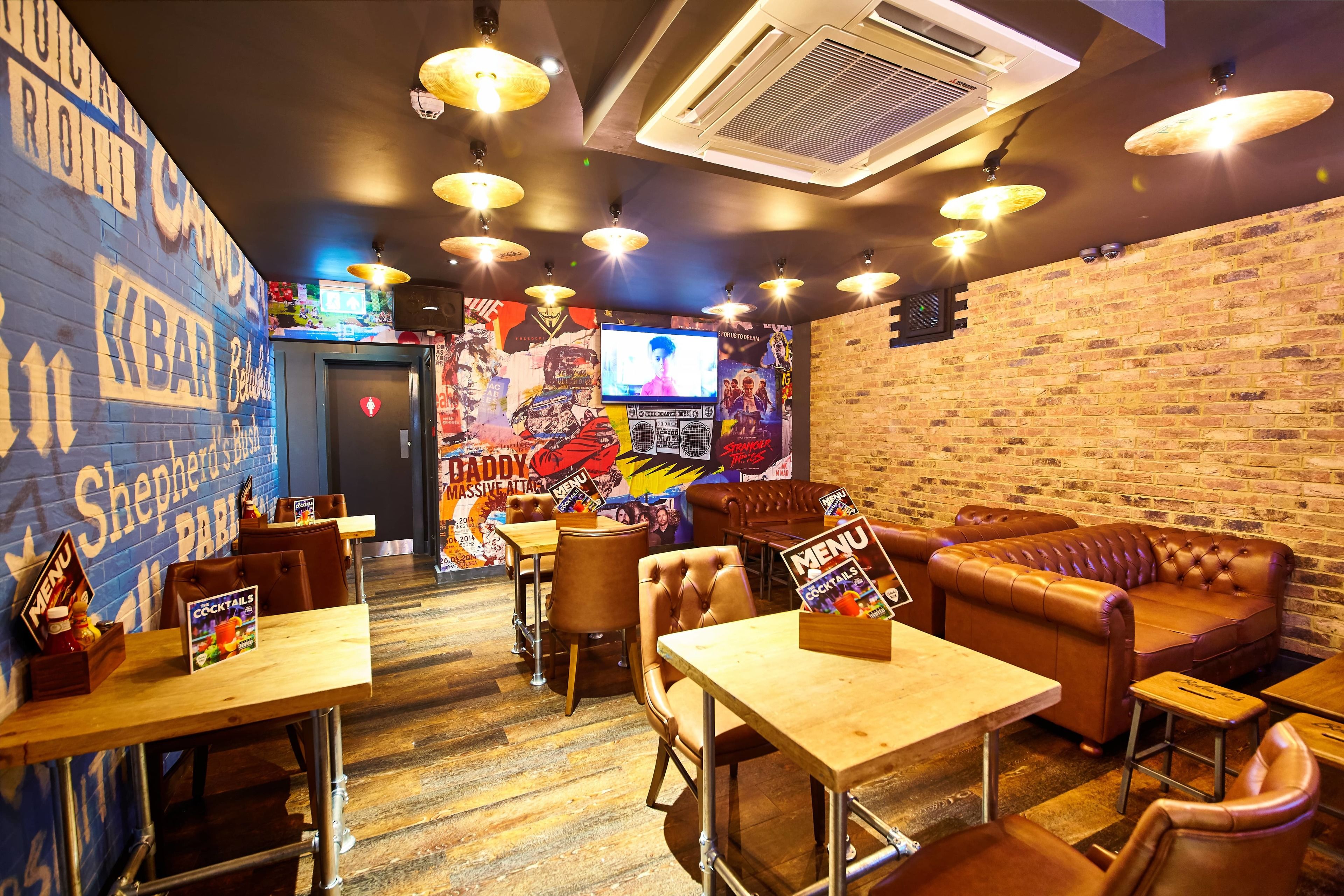 تقديم الإفطار والغداء والعشاء