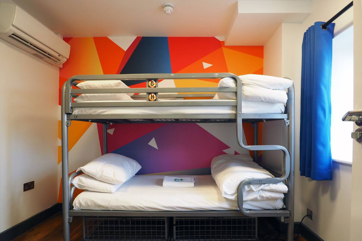 Private 2-Bed Bunk, Private Bathroom | 隔音、熨斗/熨衫板、免費 Wi-Fi、床單