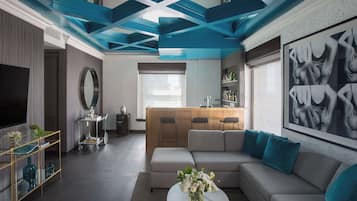 Premium bedding, in-room safe, desk, laptop workspace