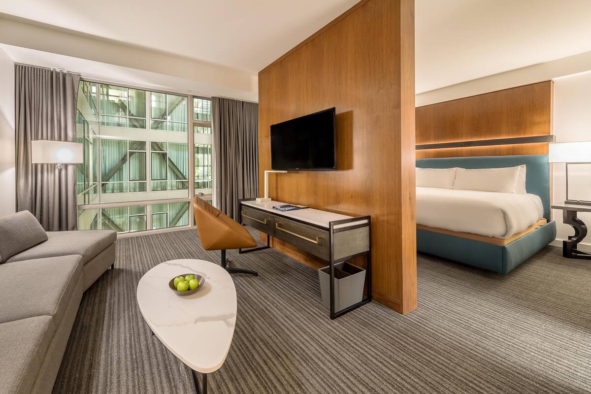 Premium bedding, in-room safe, desk, laptop workspace