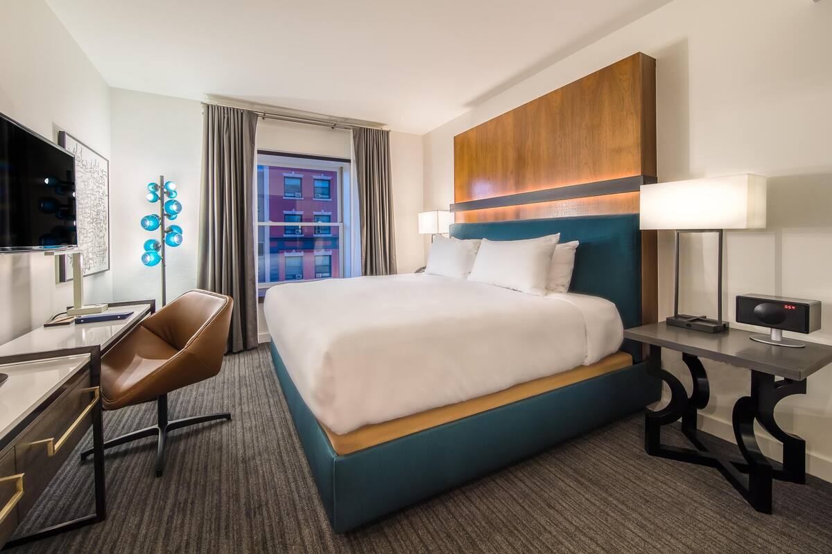 Premium bedding, in-room safe, desk, laptop workspace