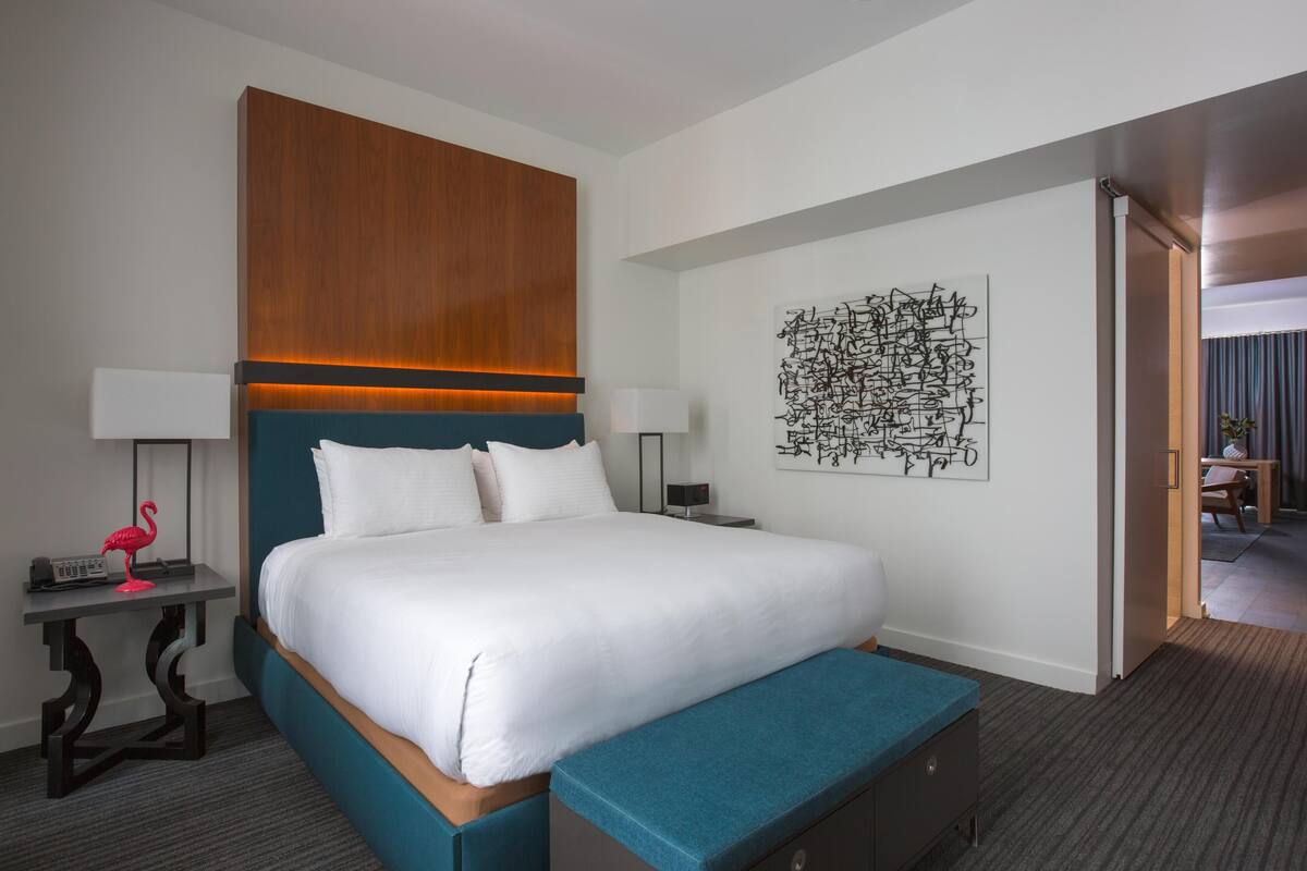 Premium bedding, in-room safe, desk, laptop workspace