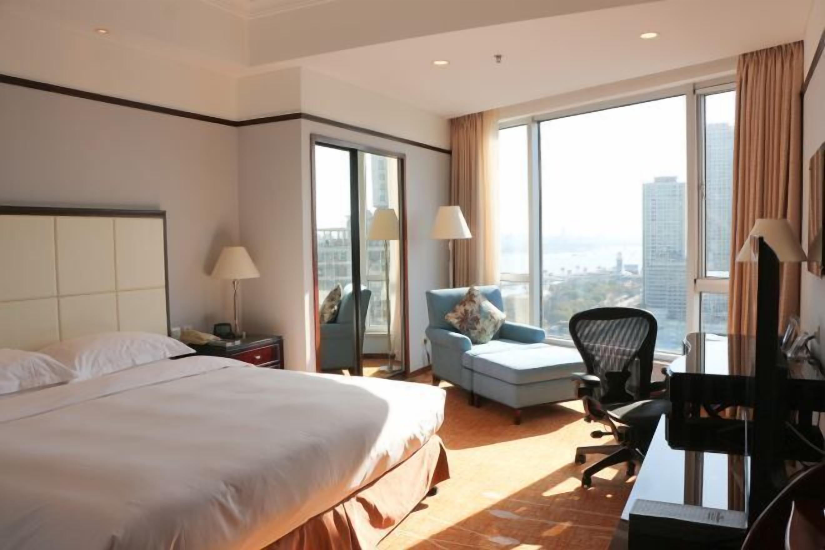 Minibar, desk, blackout drapes, soundproofing