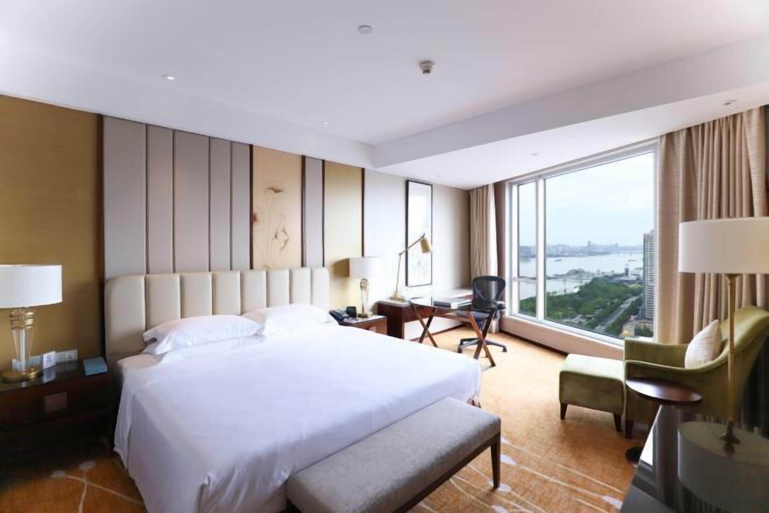 Minibar, desk, blackout drapes, soundproofing