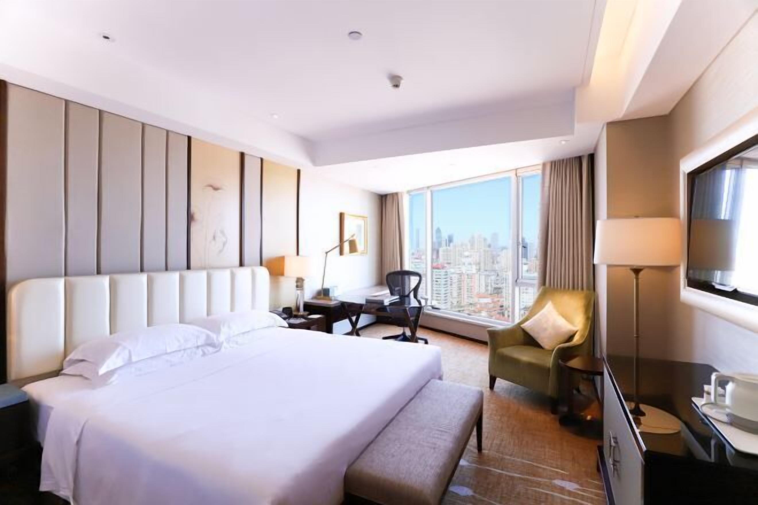 Minibar, desk, blackout drapes, soundproofing