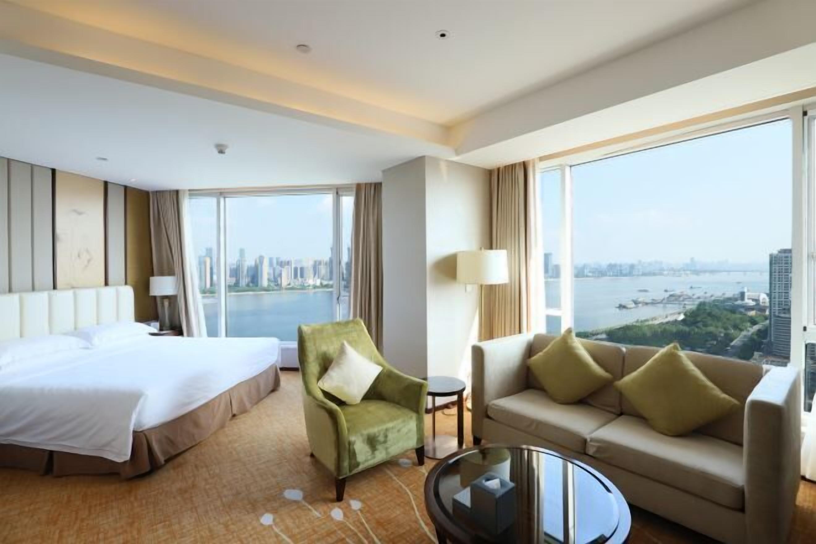 Minibar, desk, blackout drapes, soundproofing