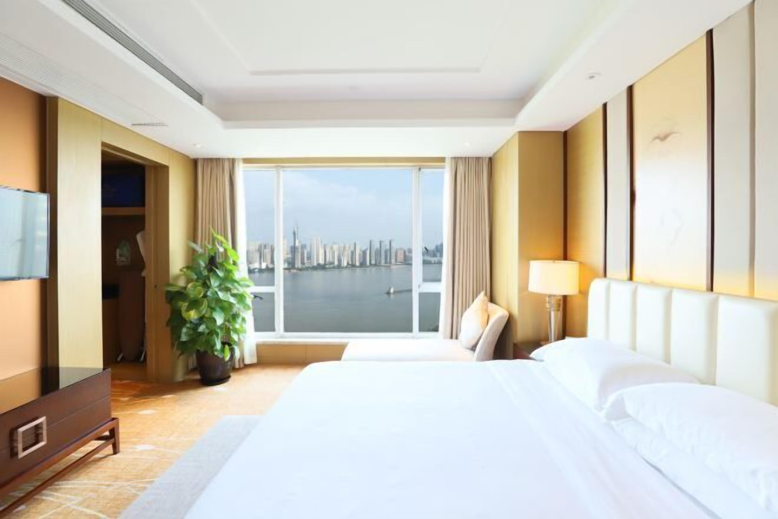 Minibar, desk, blackout drapes, soundproofing