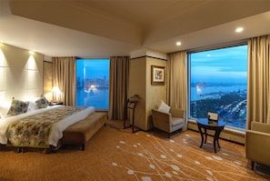 Business Room, 1 King Bed, Smoking, River View | Minibar, desk, blackout drapes, soundproofing - Howard Johnson Pearl Plaza Wuhan (Wuhan)