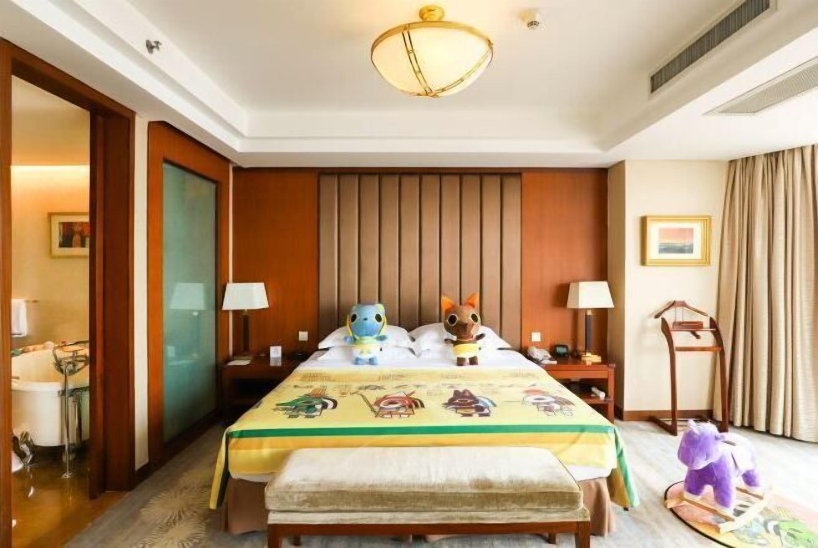 Minibar, desk, blackout drapes, soundproofing