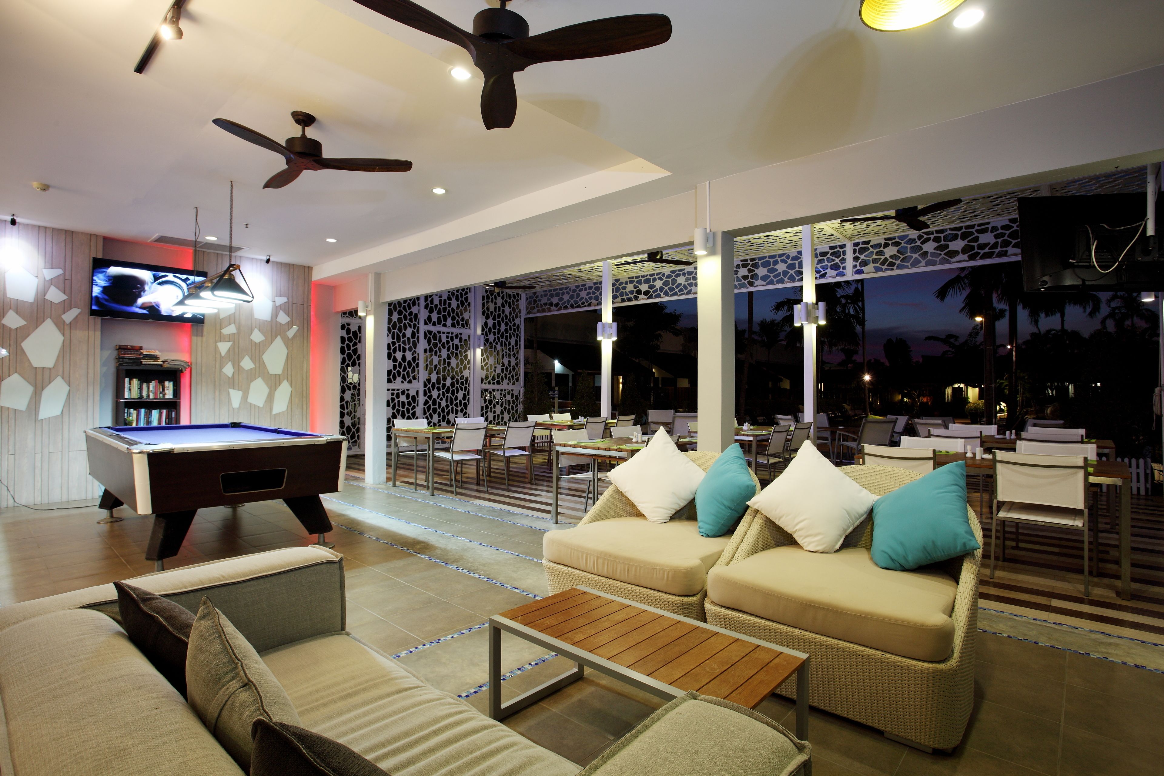 3 bars/lounges, 2 poolside bars, swim-up bar