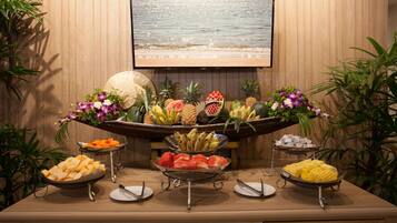 Petit déjeuner buffet (250 THB par personne)