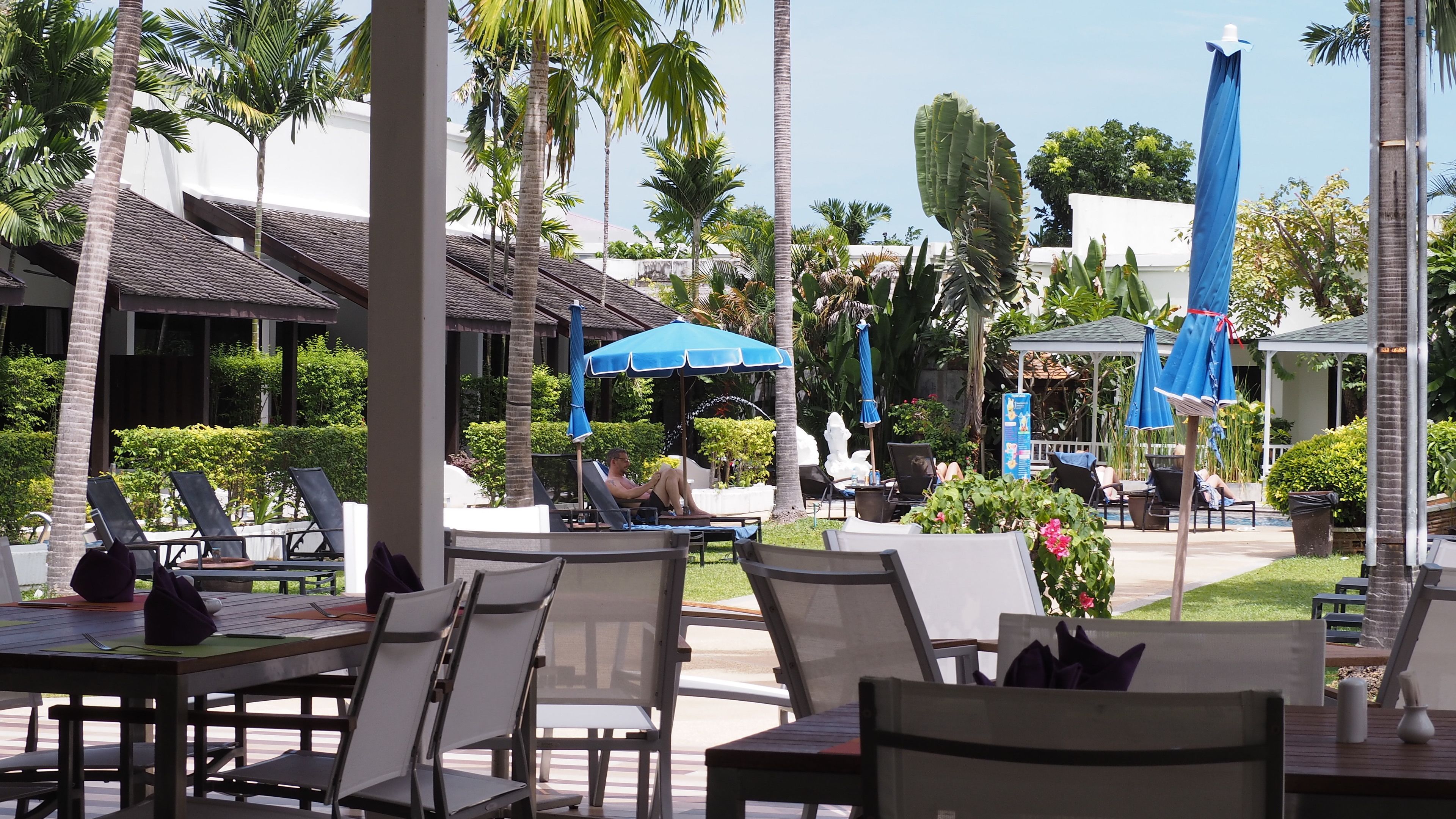 3 bars/lounges, 2 poolside bars, swim-up bar