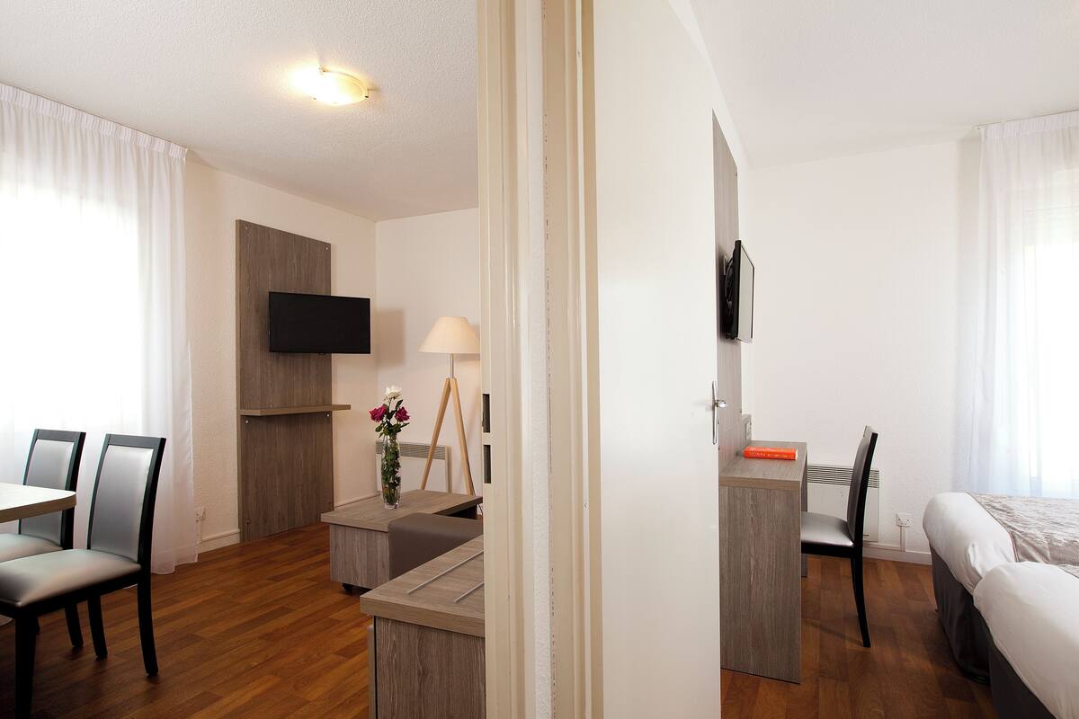Coffres-forts dans les chambres, bureau, chambres insonorisées
