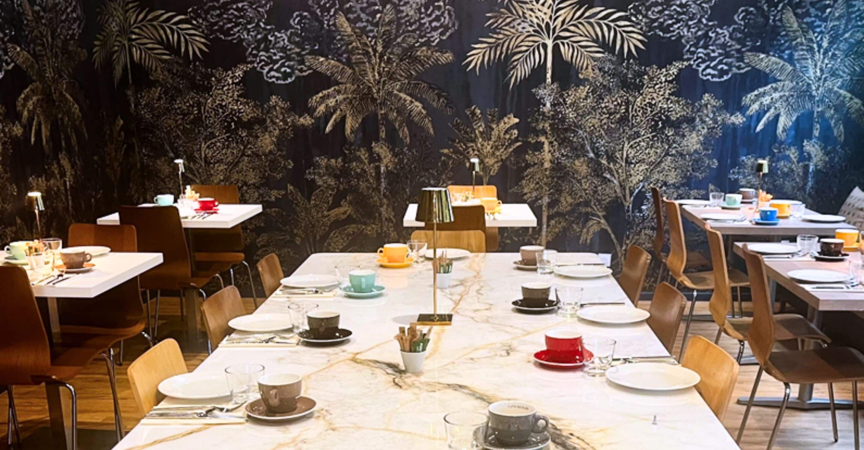 อาหารเช้าแบบคอนติเนนทัลทุกวัน (EUR 17 ต่อคน)