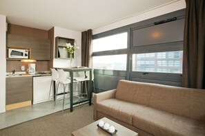 Flat-screen TV - Séjours & Affaires Lille Europe (Lille)