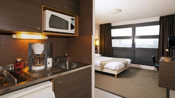 Estudio (Large) | Cocina privada | Refrigerador, microondas, parrilla de estufa y cafetera de espresso
