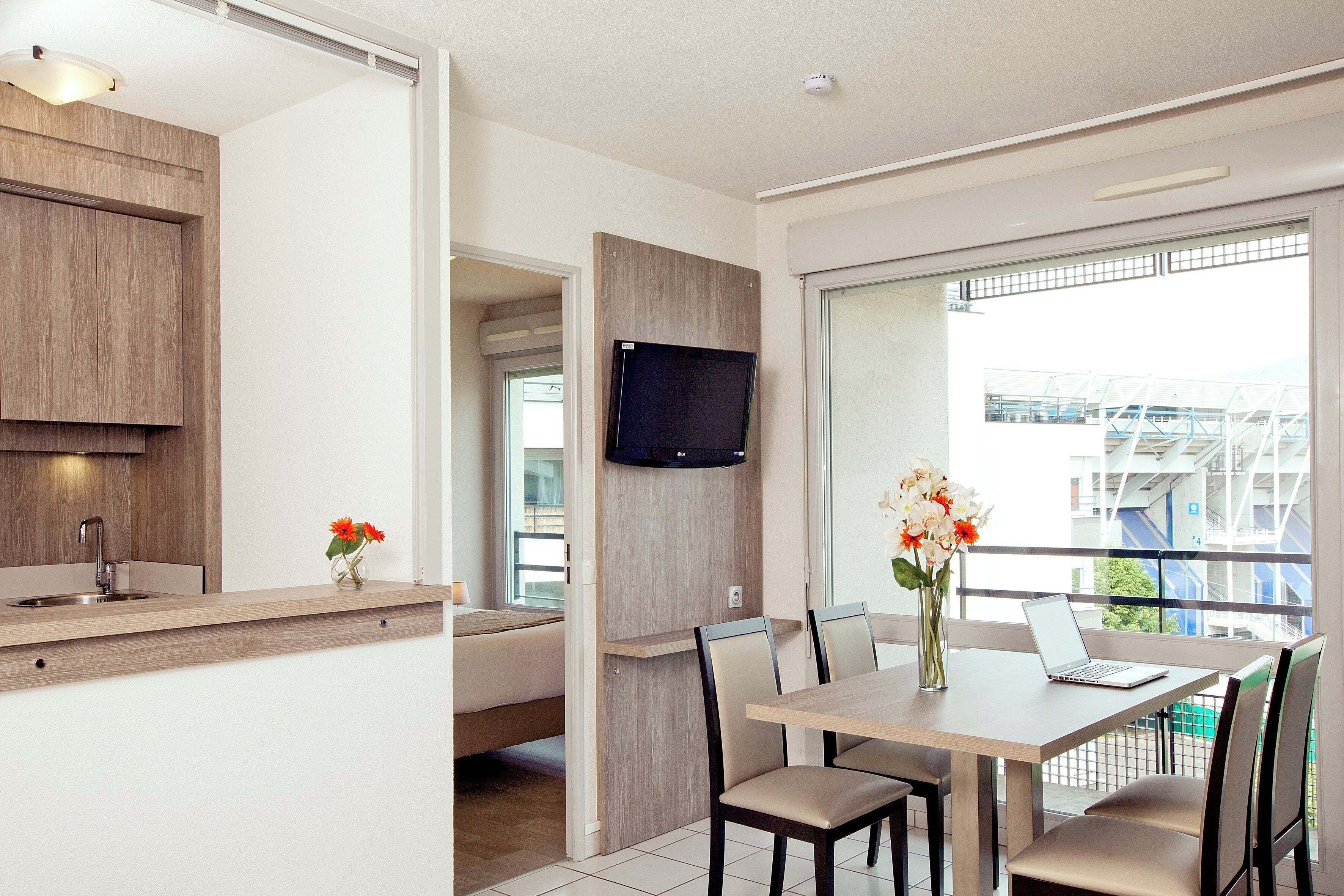 In-room safe, desk, soundproofing, free cribs/infant beds