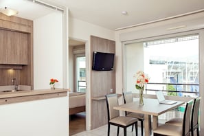 In-room safe, desk, soundproofing, free cribs/infant beds - Séjours & Affaires Clermont-Ferrand Park Republique (Clermont-Ferrand)