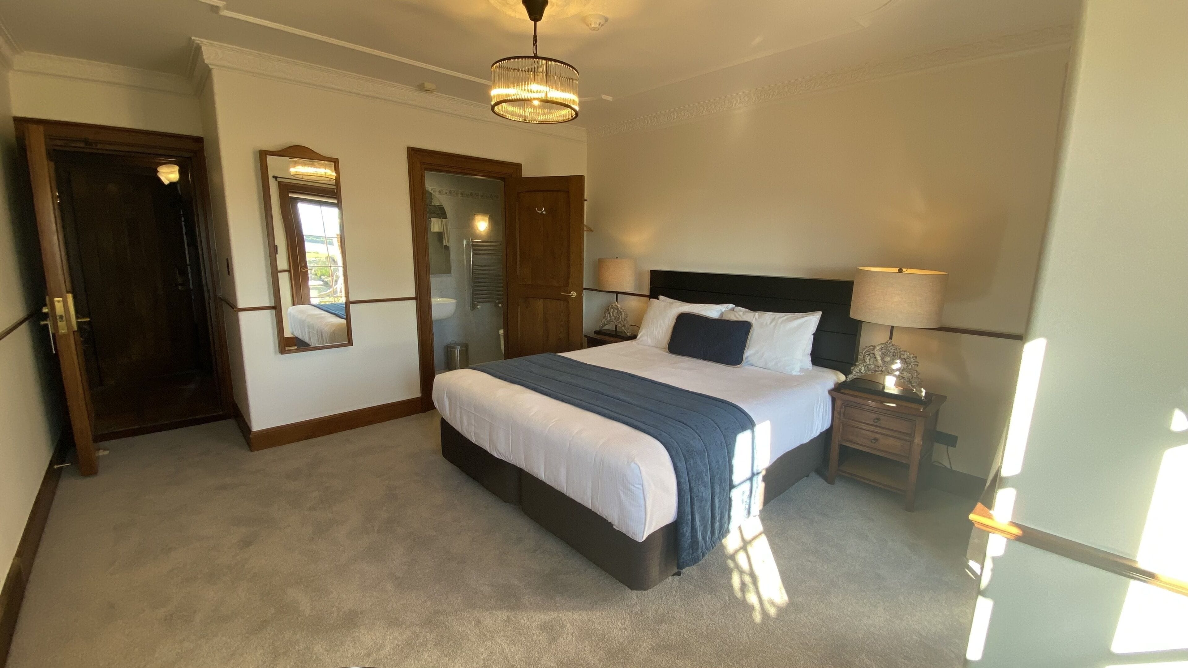 1 bedroom, individually decorated, individually furnished, desk