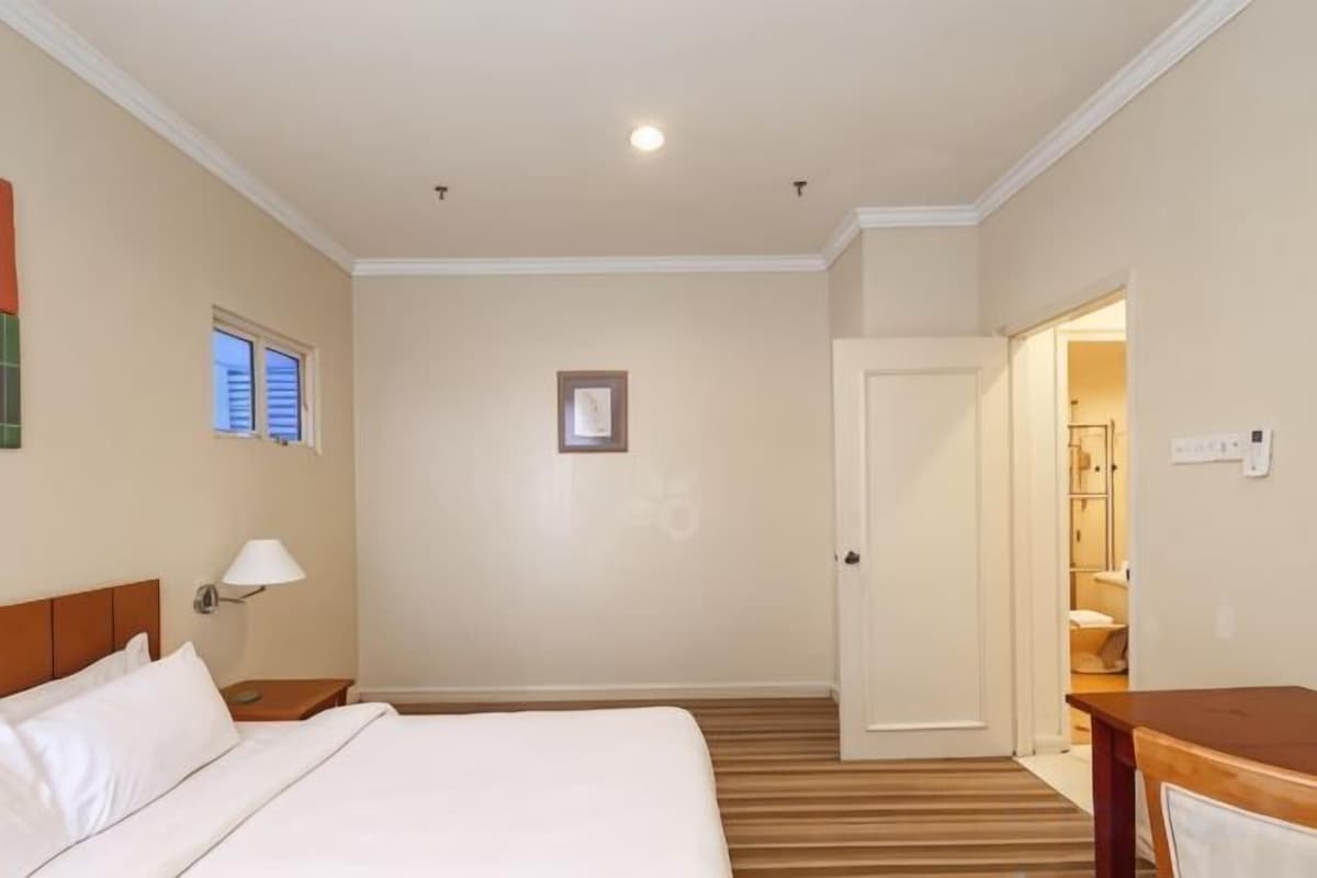 In-room safe, desk, iron/ironing board, rollaway beds (surcharge)