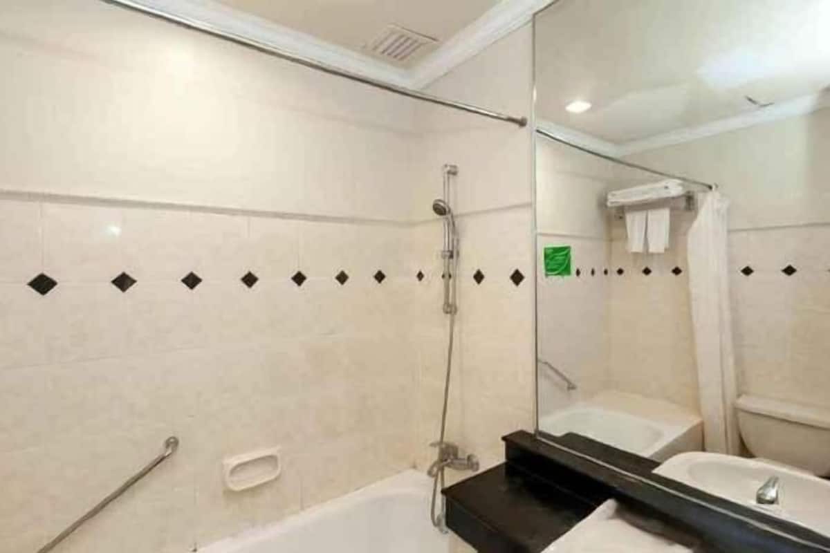 Bathroom | Rainfall showerhead, free toiletries, hair dryer, bidet