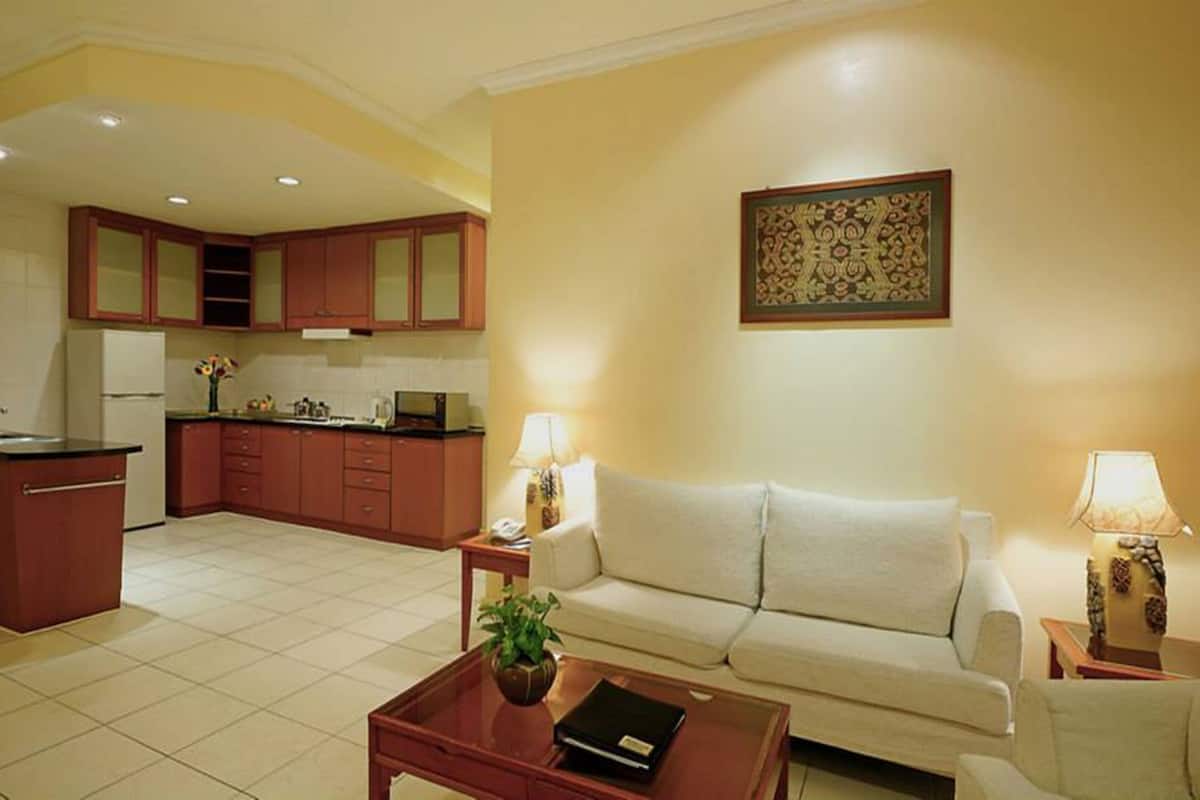 Premier Apartment, 2 Bedrooms | In-room safe, desk, iron/ironing board, rollaway beds