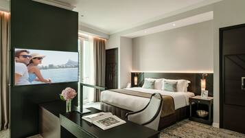 Studio Premier | Premium bedding, down duvets, minibar, in-room safe