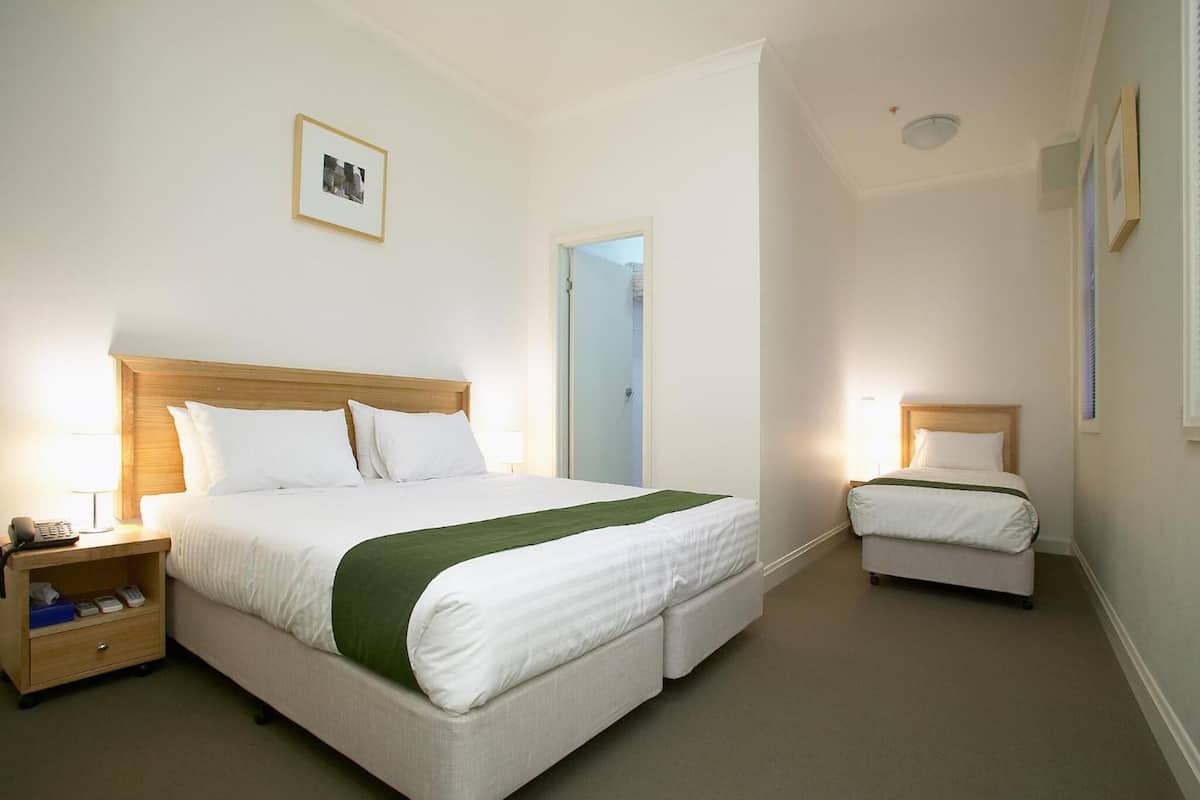 Standard Triple Room | In-room safe, iron/ironing board, cots/infant beds, free WiFi