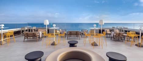 2 Bars/Lounges, Poolbar, Strandbar