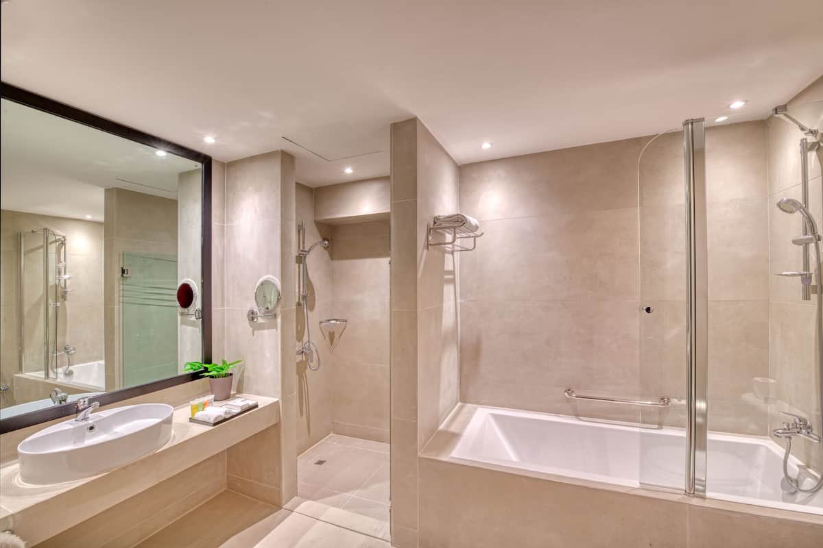 Ensemble douche/baignoire, douche à « effet pluie »