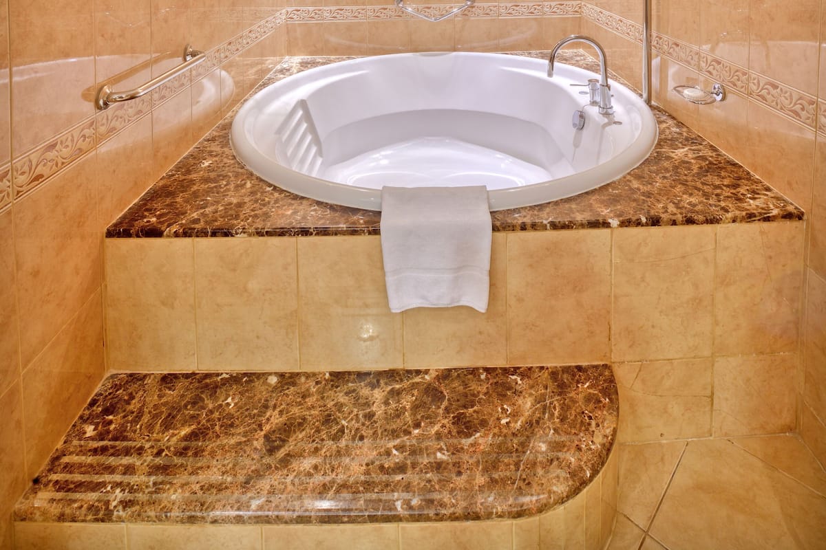 Premium Double or Twin Room | Bilik Mandi | Gabungan pancuran/tab mandi, hulu semburan mandi hujan 