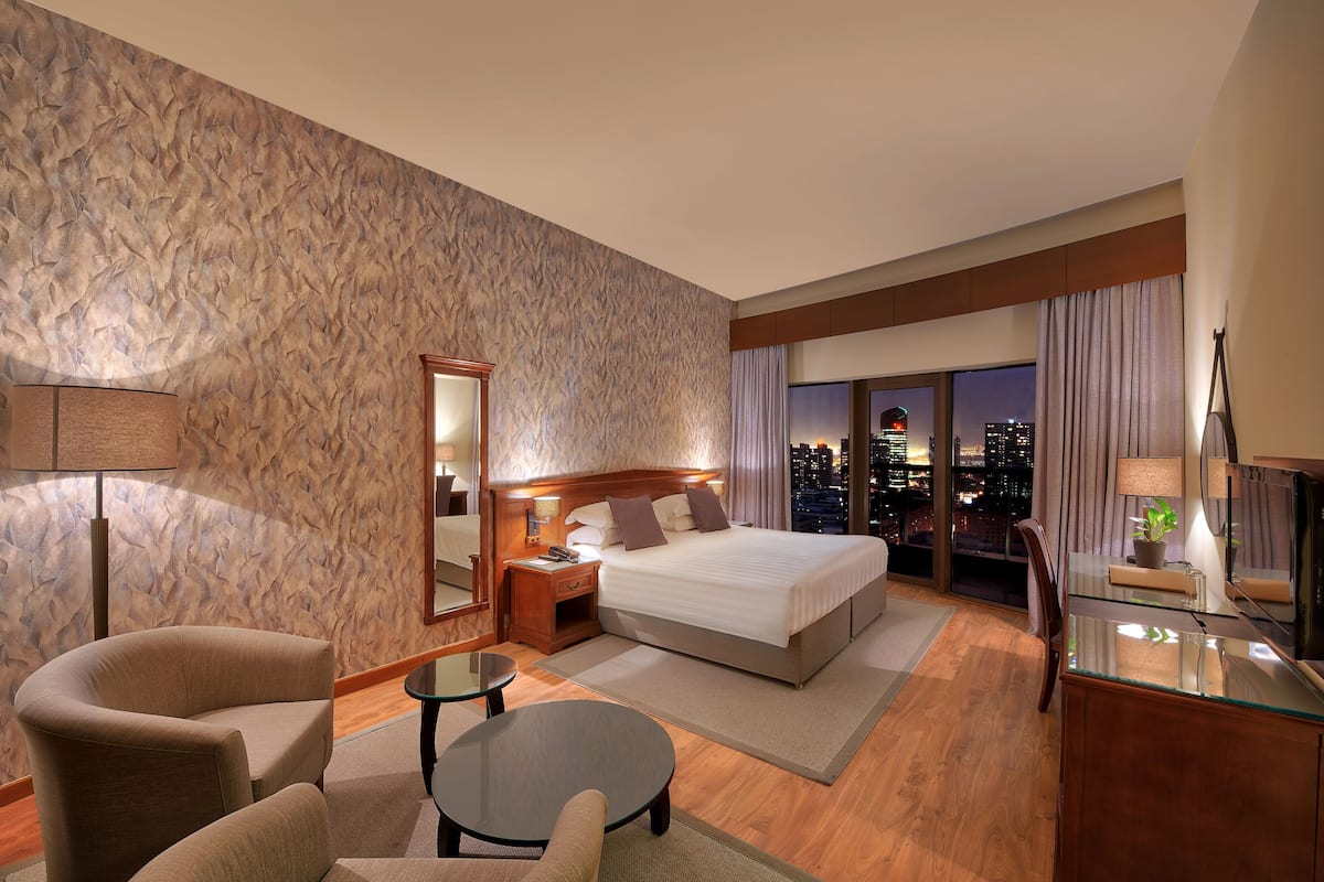 Skyline Premium Room | Peralatan tempat tidur premium, gebar bulu kapas, bar mini 