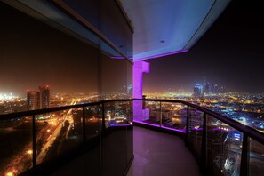 A night view from a balcony with a cityscape in the background. - Majestic City Retreat Hotel (Dubai)