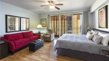 Studio (Efficiency) | Living area | Flat-screen TV