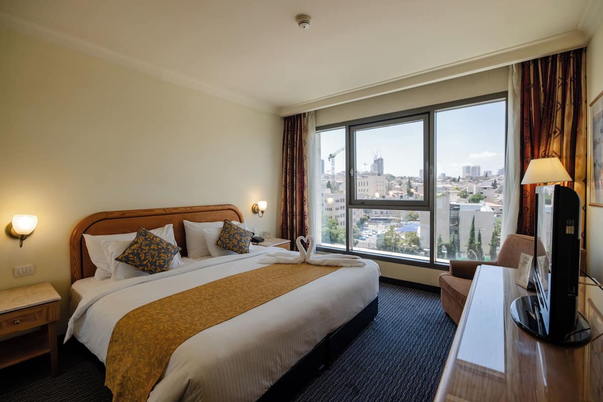Deluxe Suite | 迷你吧、房內夾萬、熨斗/熨衫板、免費 Wi-Fi
