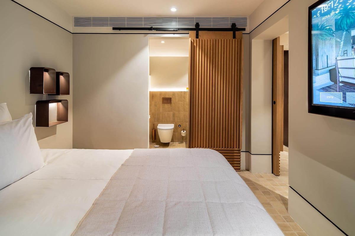 Family Room Plus | 客房内保险箱、办公桌、熨斗/熨板、免费 WiFi