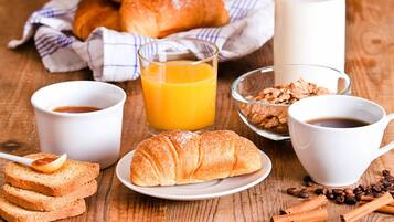 Breakfast (EUR 7.50 per person)