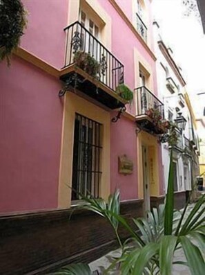 Exterior - Hotel Un Patio en Santa Cruz (Seville)