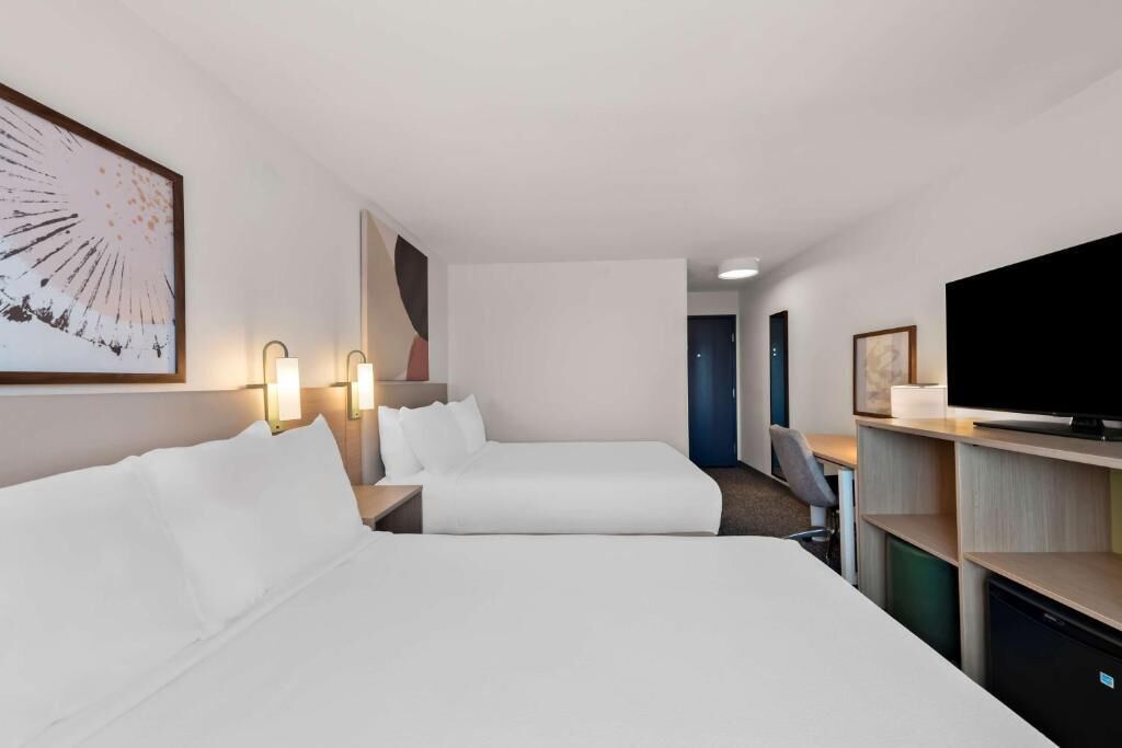 Ropa de cama de alta calidad, camas con pillow-top y escritorio 