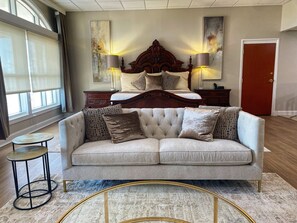 Executive Studio Suite, 1 King Bed | Premium bedding, pillow-top beds, desk, iron/ironing board - The ColdWater Inn (Tuscumbia)